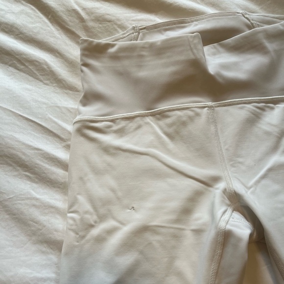 Lululemon White Leggings Train Times 7/8 Pant Size 6 with small hole - Picture 14 of 16